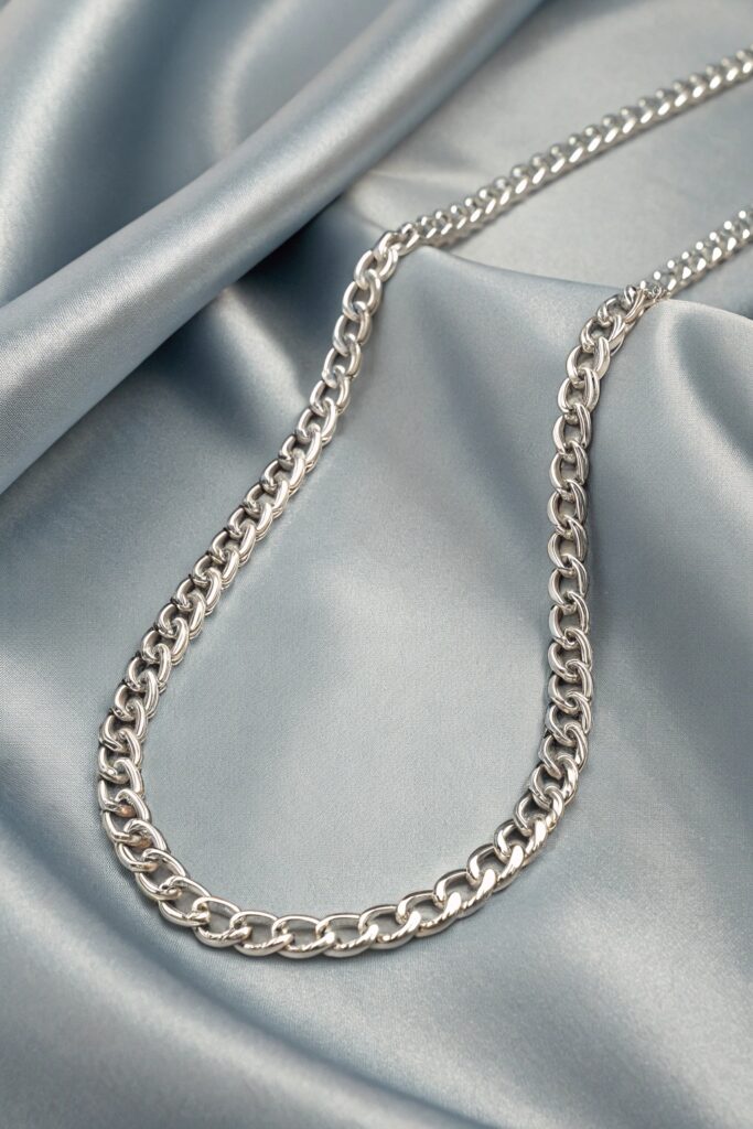 Chain-Link Necklace with Uniform Links